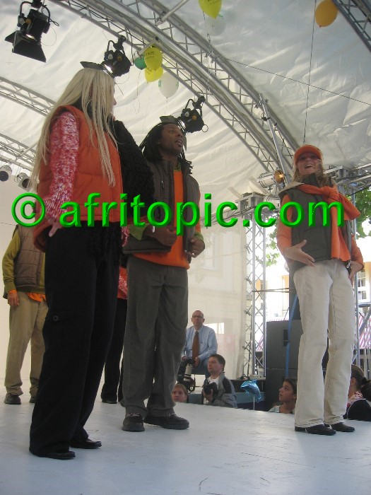 ../Images/Krefeld-Strssenmodenschau-2005 352.jpg